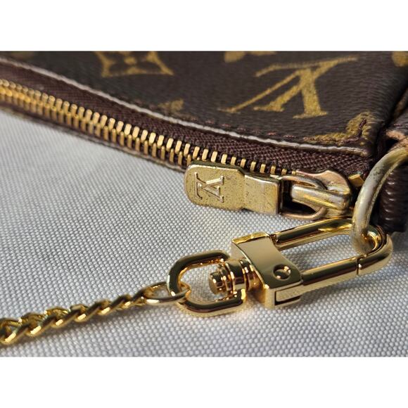 Louis Vuitton Pochette Accessoires Monogram Canvas Shoulder Bag Vintage LV - Picture 7 of 15